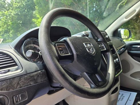 Used 2014 Dodge Grand Caravan American Value Package FWD image 19