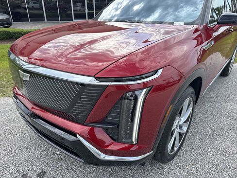 New 2026 Cadillac Vistiq Luxury AWD/4WD image 9