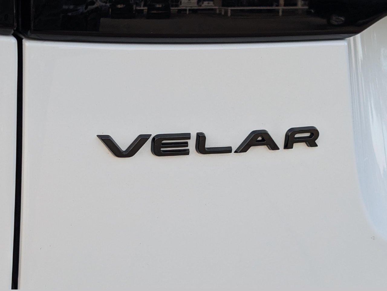 Used 2025 Land Rover Range Rover Velar Dynamic SE AWD/4WD image 8