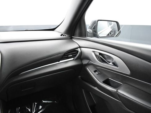 Used 2022 Chevrolet Traverse LT image 15