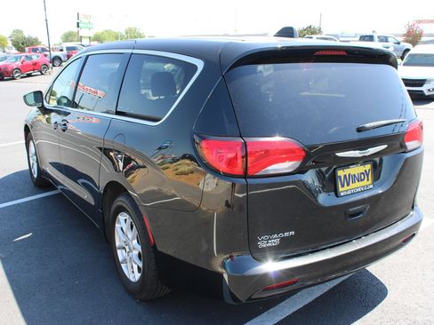 Used 2023 Chrysler Voyager LX FWD image 6