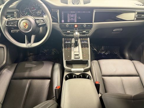 Used 2025 Porsche Macan image 19