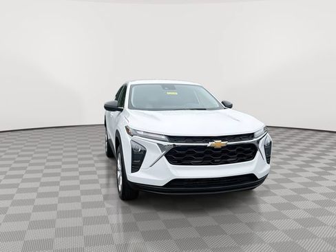 Certified 2026 Chevrolet Trax LS FWD image 3