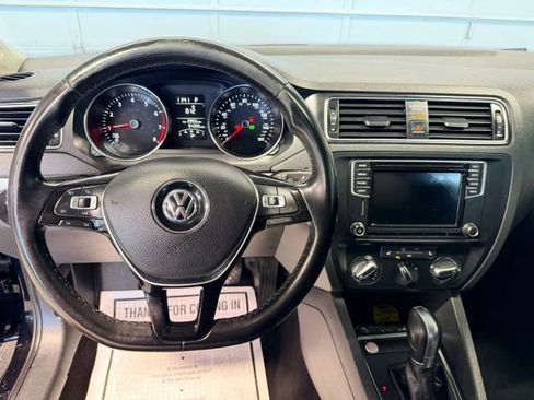 Used 2016 Volkswagen Jetta SE FWD image 7