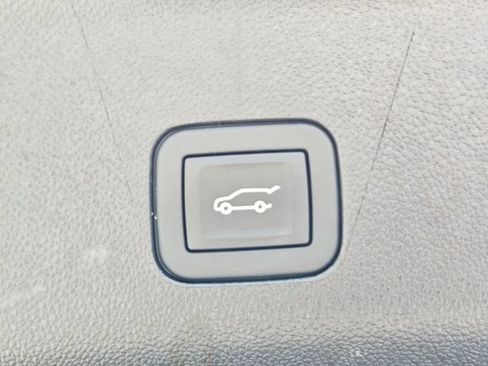 Used 2025 Chevrolet Tahoe Premier RWD image 12