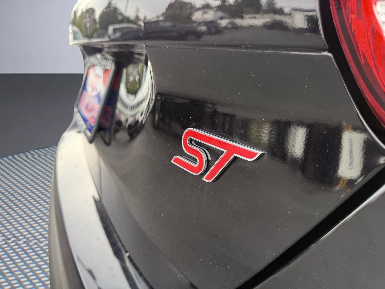 Used 2017 Ford Focus ST w/ Equipment Group 402A FWD image 7