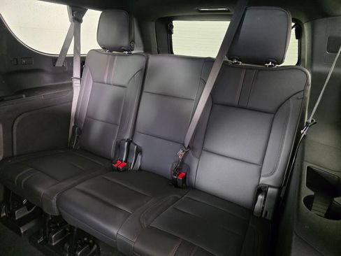 Used 2025 Chevrolet Suburban RST w/ RST Capability Package AWD/4WD image 17