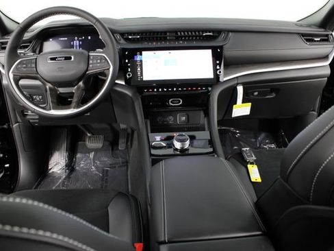 New 2026 Jeep Grand Cherokee Laredo image 11