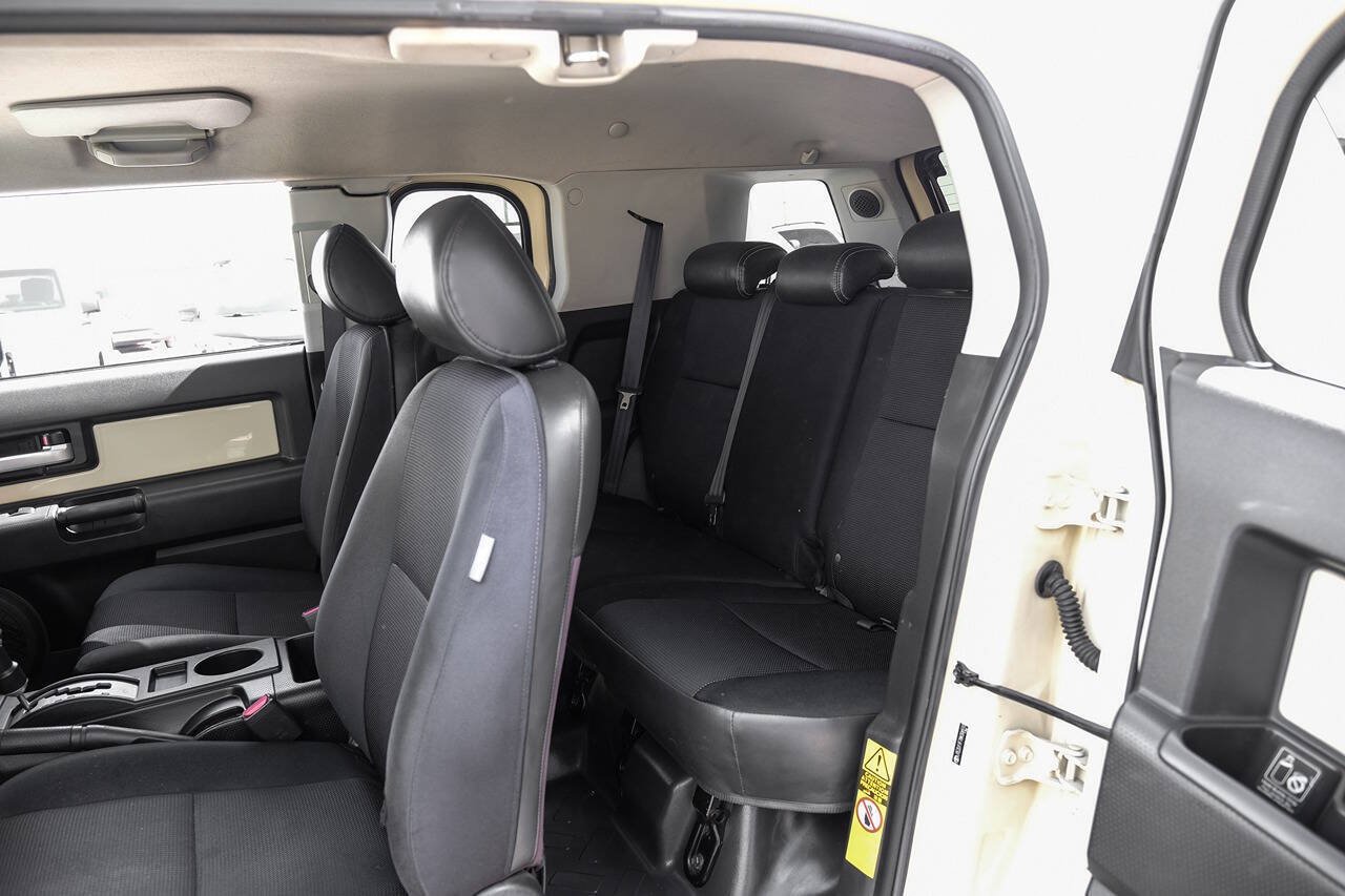 Used 2008 Toyota FJ Cruiser 2WD w/ Upgrade Pkg 2 image 38