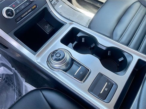 Used 2024 Ford Edge SEL image 16