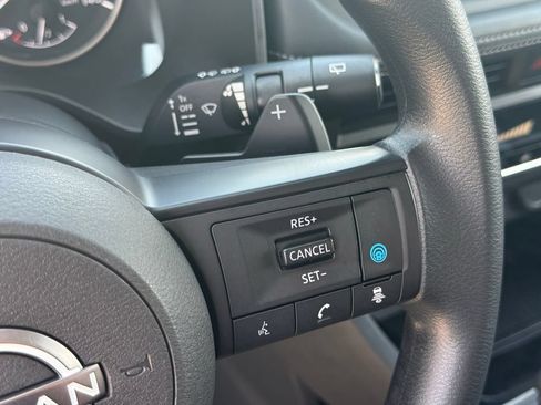 Used 2024 Nissan Rogue SV FWD image 12