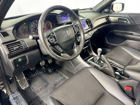Used 2017 Honda Accord Sport image 9