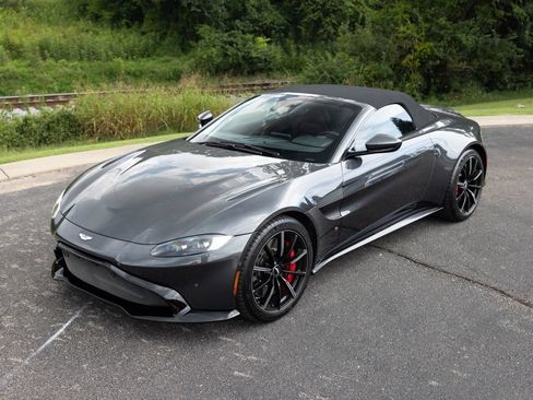 Used 2021 Aston Martin V8 Vantage Roadster RWD image 57