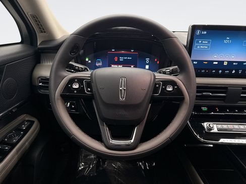 Used 2023 Lincoln Corsair AWD image 12