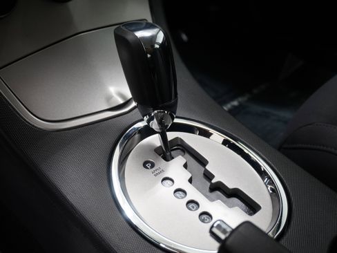 Used 2010 Chrysler Sebring Touring image 17