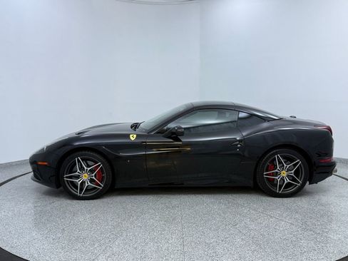 Used 2017 Ferrari California T RWD image 3
