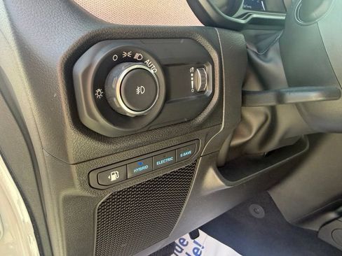 Used 2024 Jeep Wrangler Unlimited AWD/4WD image 19