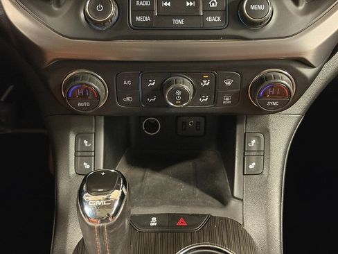 Used 2019 GMC Acadia SLT image 24