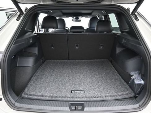 New 2026 Volkswagen Tiguan SE R-Line AWD/4WD image 12