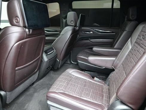 Used 2023 Cadillac Escalade ESV V AWD/4WD image 15