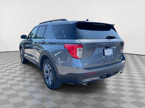 Used 2022 Ford Explorer XLT w/ Equipment Group 202A AWD/4WD image 5