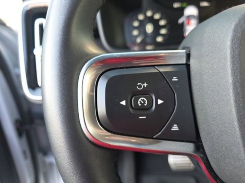 Used 2022 Volvo XC40 T5 R-Design w/ Protection Package Premier image 16