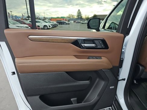 New 2026 Chevrolet Suburban High Country image 6