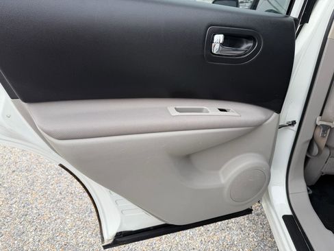 Used 2011 Nissan Rogue SV FWD image 29