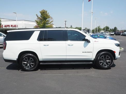 Used 2024 Chevrolet Suburban Z71 w/ Luxury Package AWD/4WD image 8