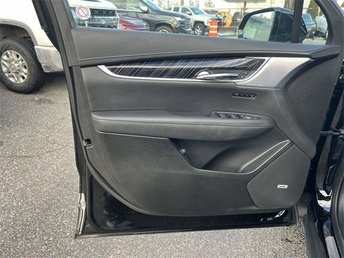 Used 2025 Cadillac XT6 Premium Luxury image 16