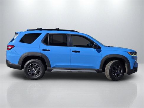 Used 2023 Honda Pilot TrailSport image 3