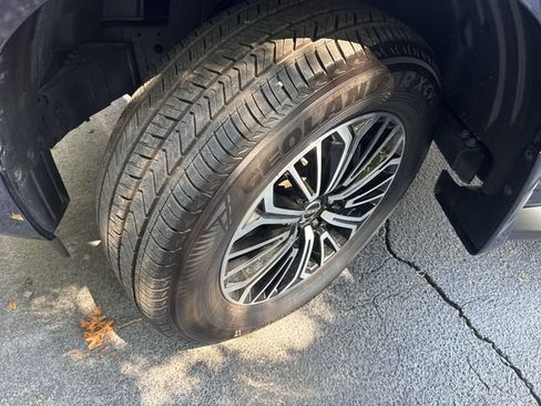 Certified 2025 Nissan Armada Platinum AWD/4WD image 36