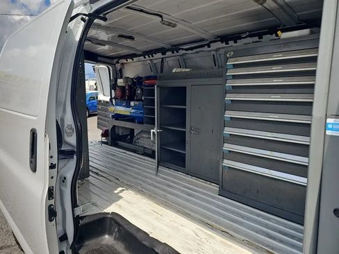 Used 2017 Chevrolet Express 3500 Extended RWD image 10