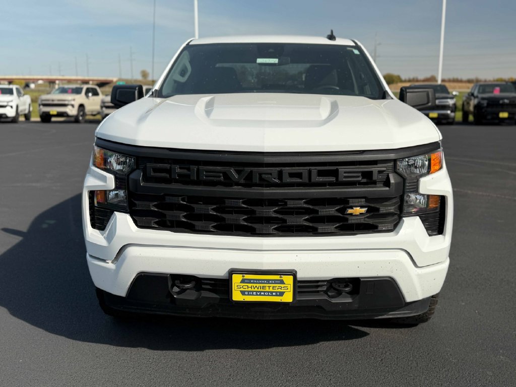 Used 2023 Chevrolet Silverado 1500 Custom AWD/4WD image 2