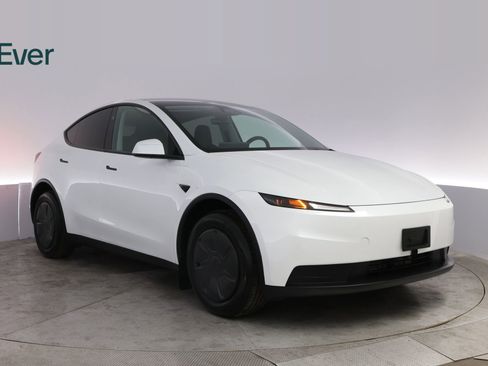Used 2026 Tesla Model Y 2WD image 13