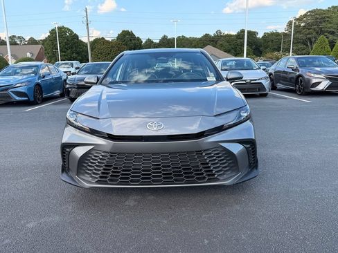 Used 2025 Toyota Camry SE w/ Convenience Package FWD image 2