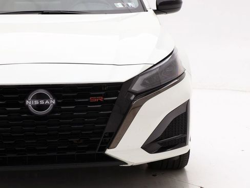 Used 2023 Nissan Altima 2.5 SR w/ SR Premium Package image 6