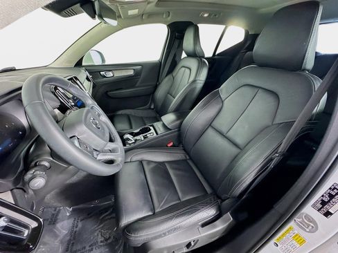 Used 2023 Volvo XC40 B4 Plus w/ Driver Assist Package image 12