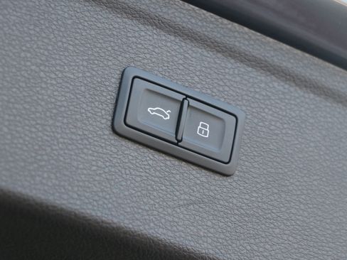 Certified 2025 Audi Q5 2.0T Premium w/ Convenience Plus Package image 38