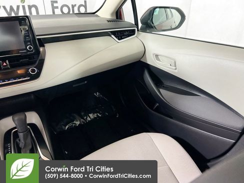 Used 2022 Toyota Corolla LE FWD image 25