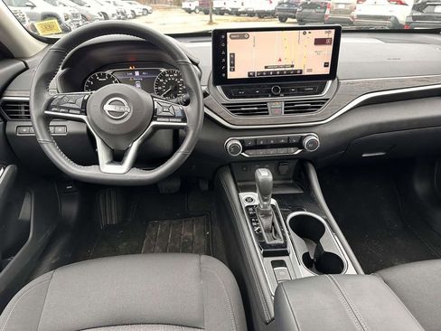Used 2023 Nissan Altima 2.5 SV w/ SV Premium Package AWD/4WD image 16