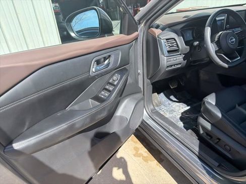 Used 2023 Nissan Rogue SV w/ SV Premium B Package image 15