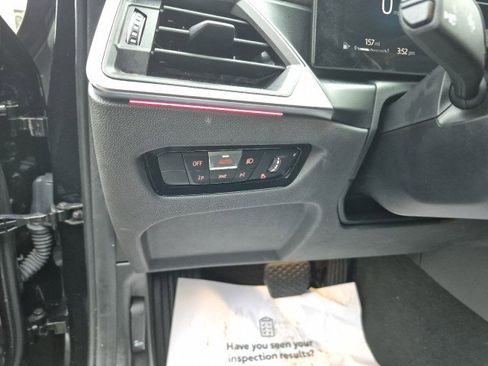 Used 2023 BMW 330i Sedan w/ Premium Package image 23