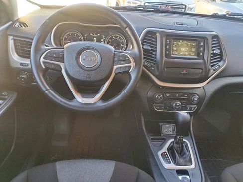 Used 2014 Jeep Cherokee Latitude w/ Comfort/Convenience Group image 12