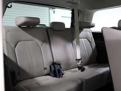 Used 2024 Ford Expedition Limited image 38