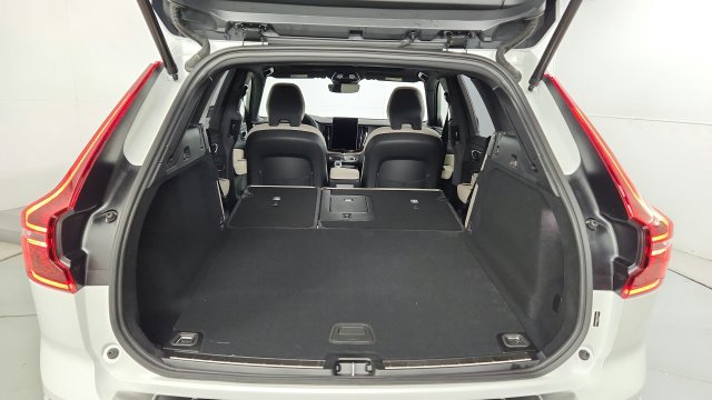 Used 2026 Volvo XC60 B5 Plus w/ Climate Package PRO AWD/4WD image 43