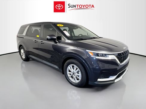 Used 2023 Kia Carnival LX FWD image 1
