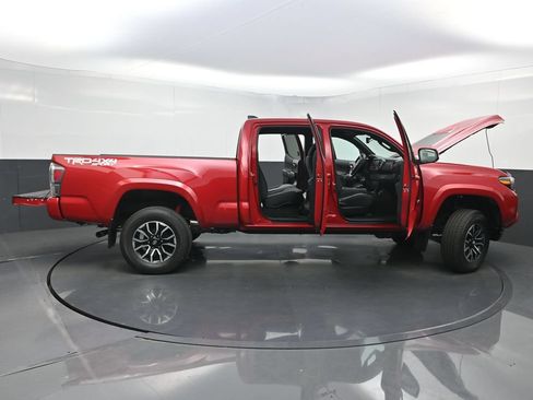Used 2022 Toyota Tacoma TRD Sport w/ Technology Package AWD/4WD image 35