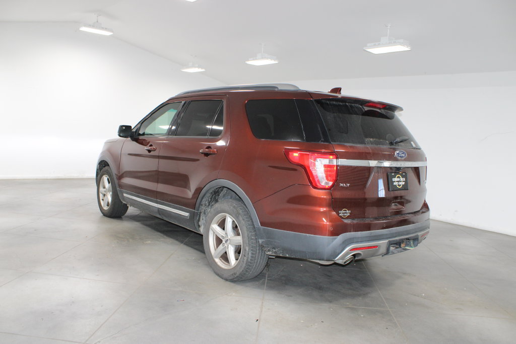 Used 2016 Ford Explorer XLT w/ Equipment Group 201A AWD/4WD image 7