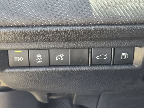 Used 2025 Toyota Camry SE FWD image 25